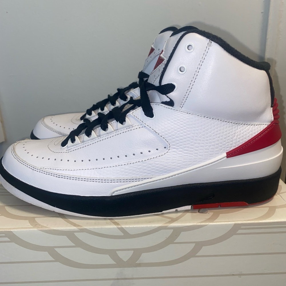 Men's Air jordan 2 White and Red Sneakers Sz 10